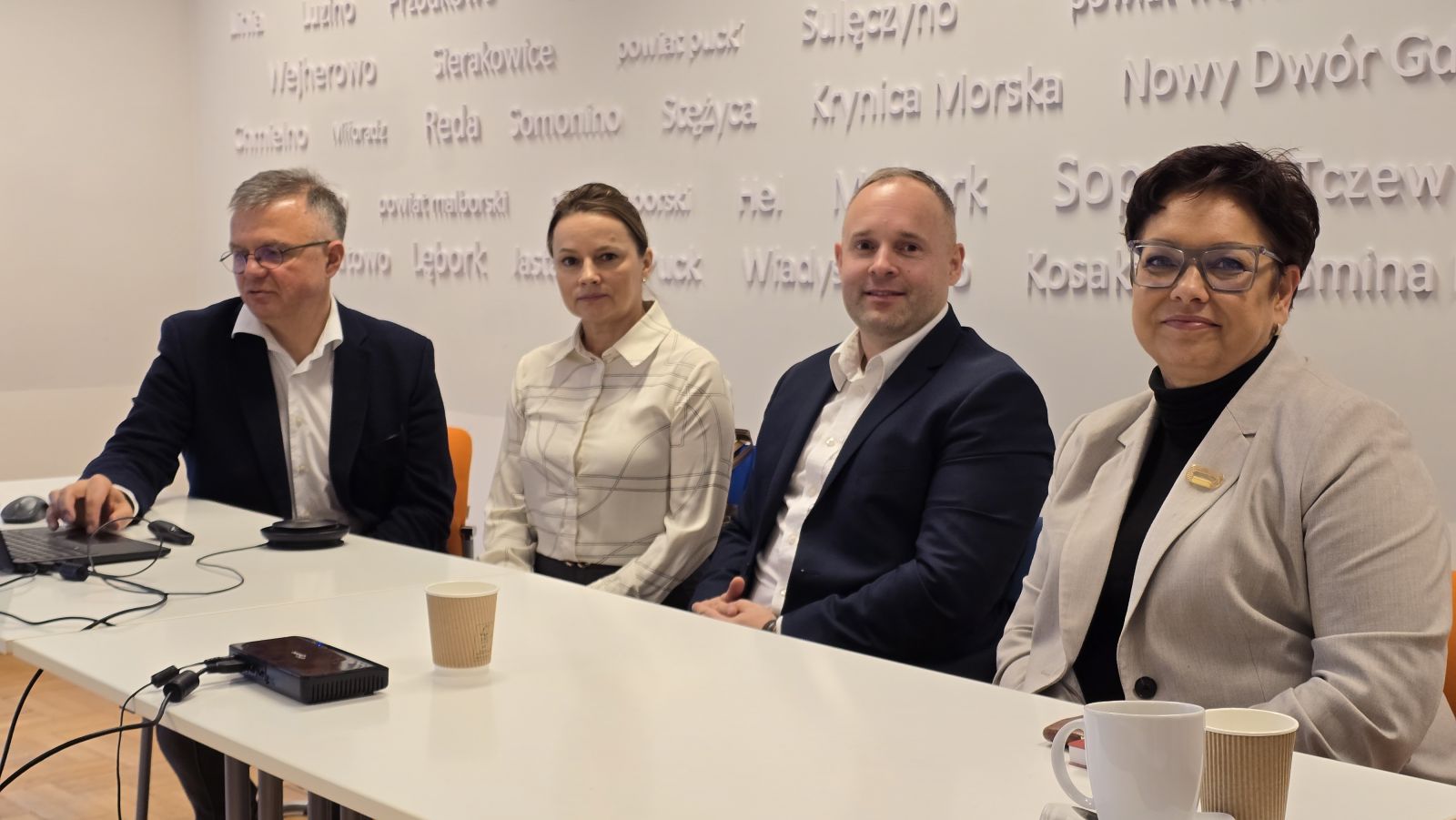 Tomasz Nadolny, Agnieszka Trojanowska, dyrektorka Wydziału Budżetu Miasta i Podatków w Gdańsku, Dariusz Kamrowski, główny specjalista z Wydziału Budżetu Miasta i Podatków w Gdańsku oraz Izabela Kuś, skarbnik Gdańska.