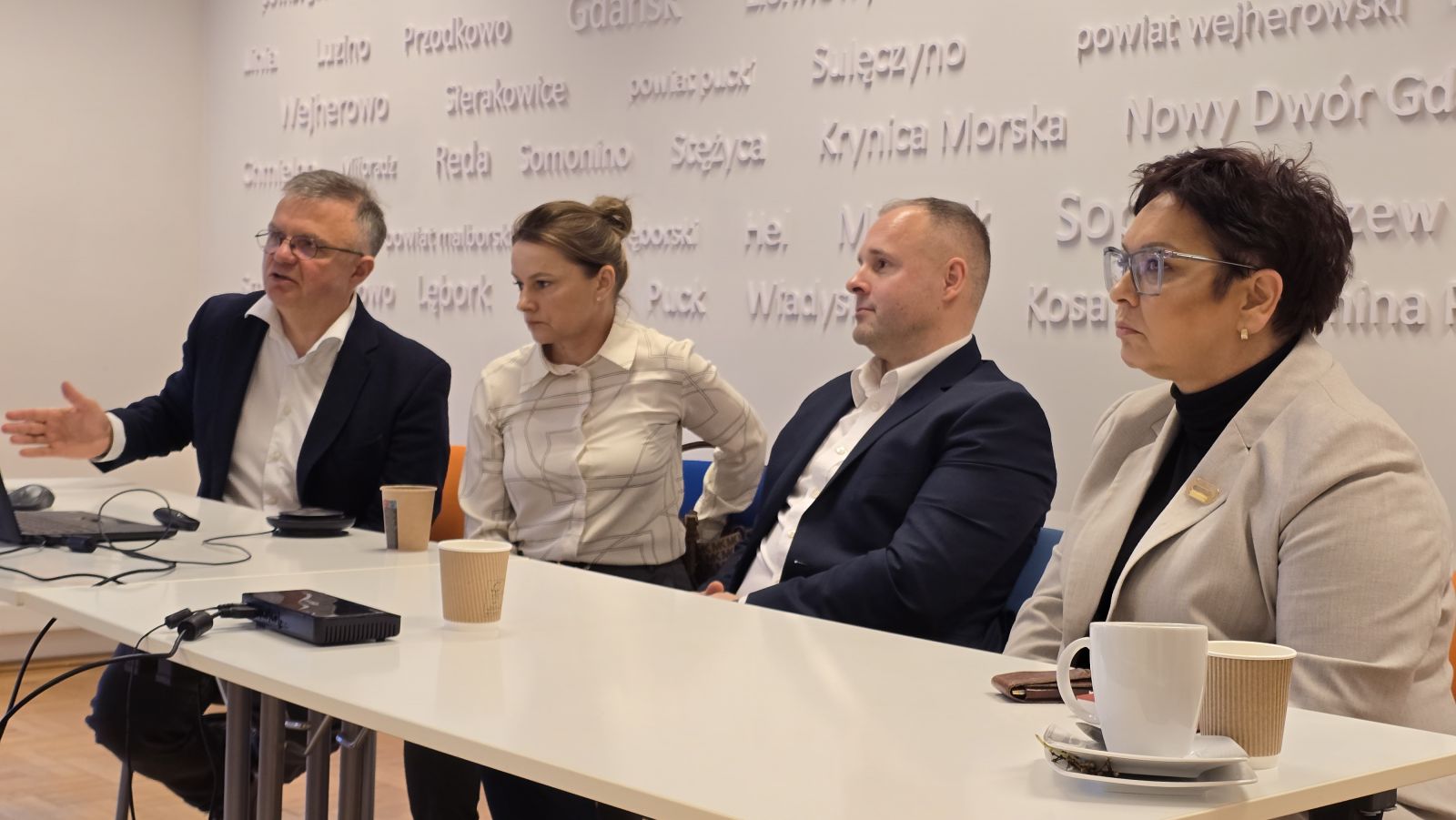 Tomasz Nadolny, Agnieszka Trojanowska, dyrektorka Wydziału Budżetu Miasta i Podatków w Gdańsku, Dariusz Kamrowski, główny specjalista z Wydziału Budżetu Miasta i Podatków w Gdańsku oraz Izabela Kuś, skarbnik Gdańska.