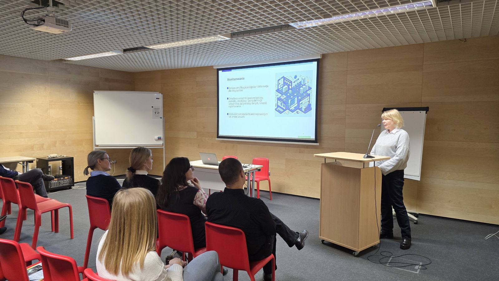 Julita Kowalska z Centrum Unijnych Projektów Transportowych opowiada o monitoringu i ewaluacji SUMP z  perspektywy krajowej. 
