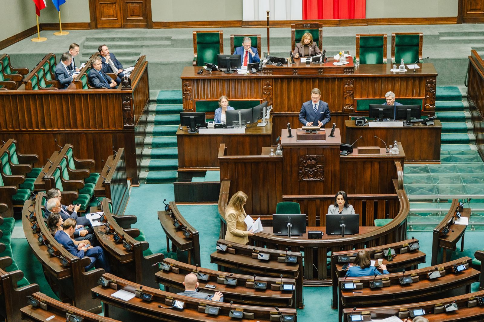 na zdjęciu sala sejmowa