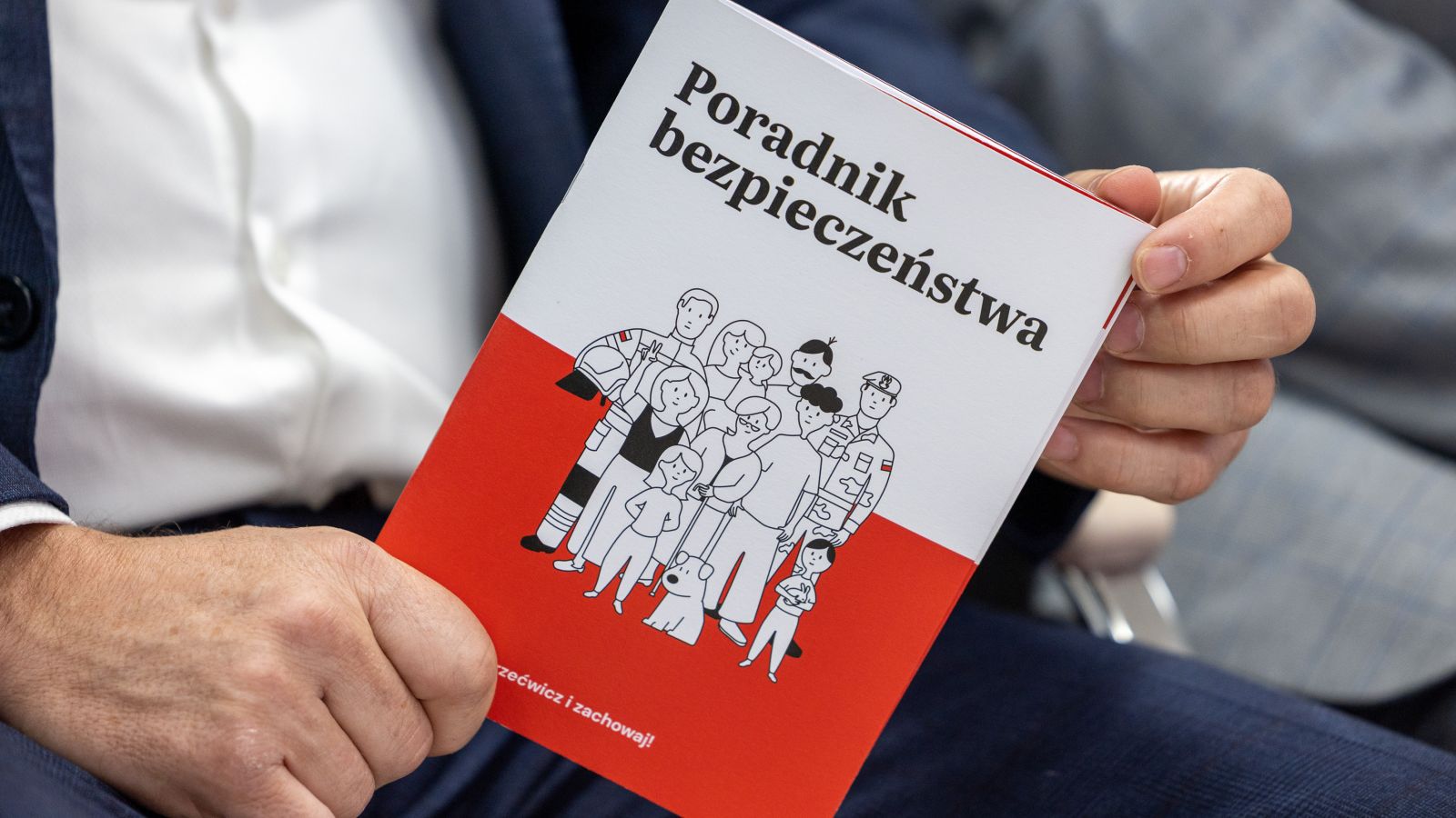 Poradnik bezpieczeństwa fot. MON